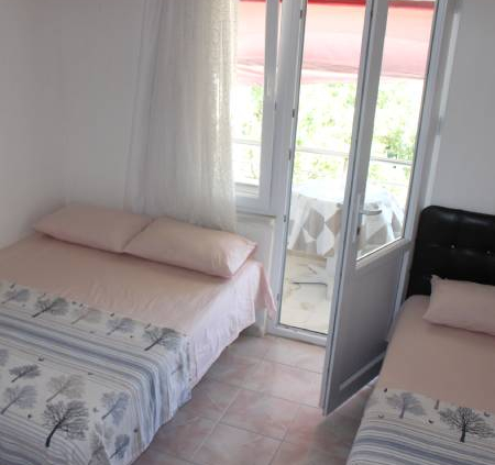 Titiz Pansiyon 3 Kişilik Oda